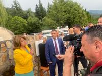 Министър Коритарова към протестиращи: Нека взаимно си помогнем, за да се завърши пътят Мездра - Ботевград